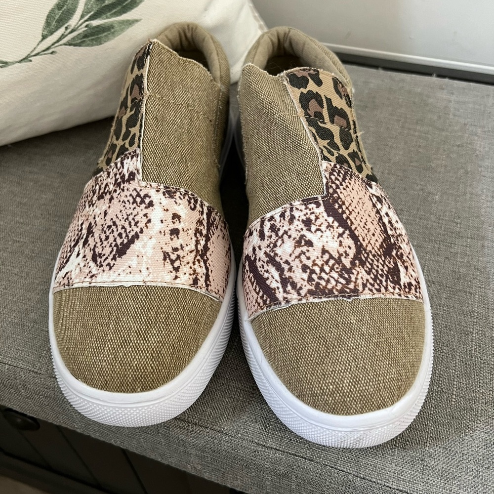 Patchwork slip on shoes size 9 NWOT
